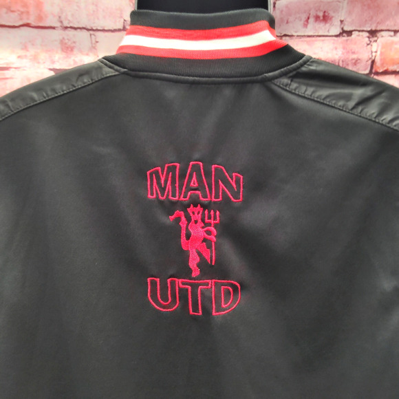 Manchester United Track Jacket Mens Medium Black Soccer Sports Zipper Pockets - Picture 4 of 10